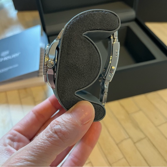 New in Box TAG HEUER AQUARACER PROFESSIONAL 200 Quartz Watch 30 mm Steel - Picture 8 of 16